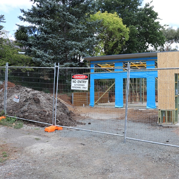 do you deliver and set up temporary fencing and what's the cost for these services in Woodland California